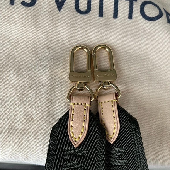 Louis Vuitton - Picture 5 of 11